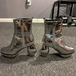 VINTAGE MOON BOOT HEELS